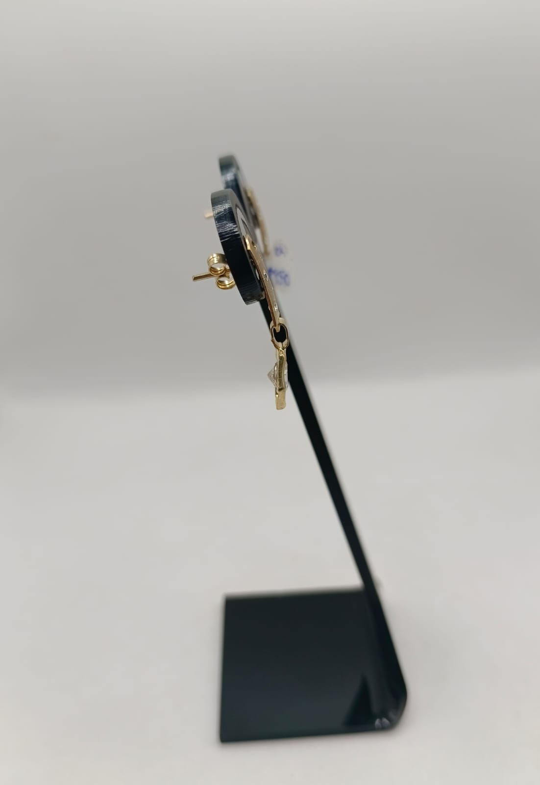 Aretes con sinteticos ORO 10k peso 2.6gr, usado
