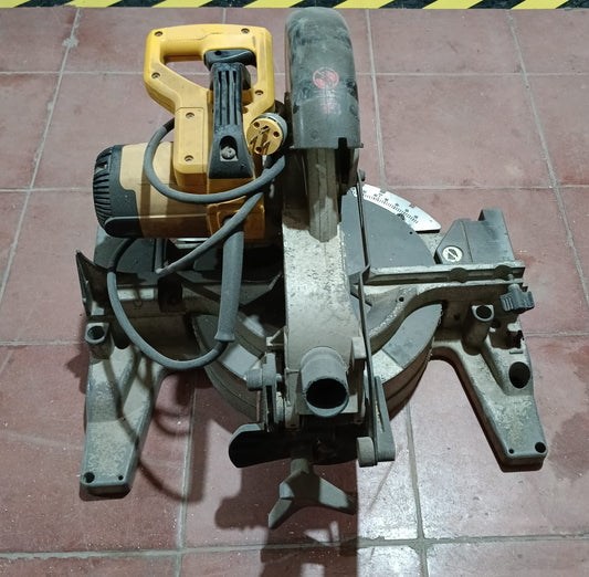 Ingletadora DEWALT dw713-b3, usado