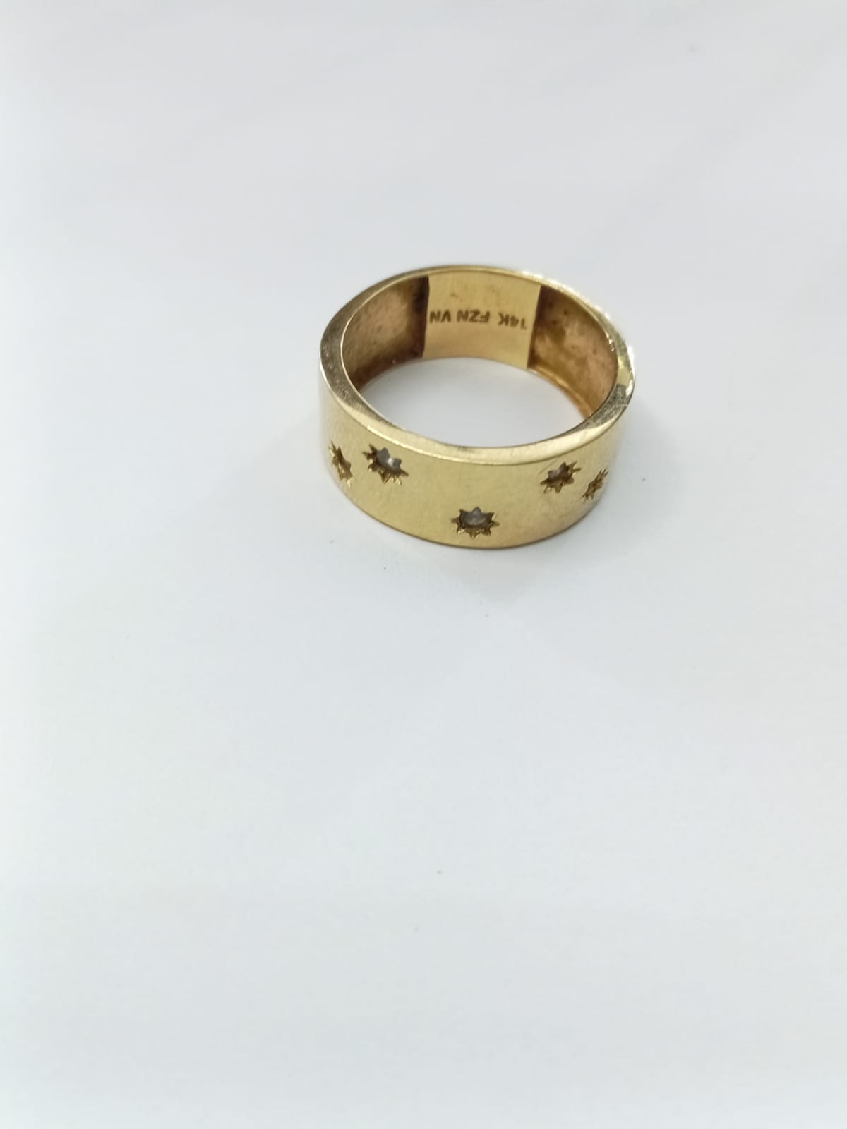 Anillo de Oro 14k con Chispas Incrustadas – Talla 6