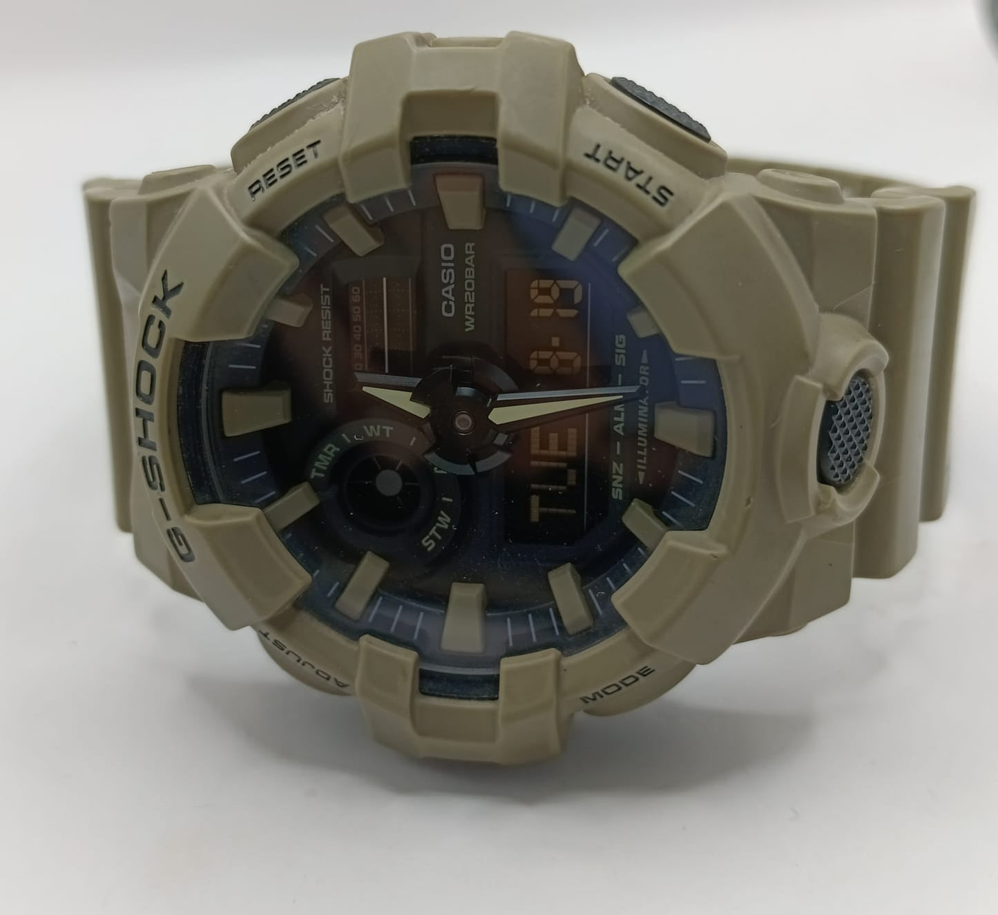 Reloj tipo Casio G-Shock 5522 tipo pulcera, usado