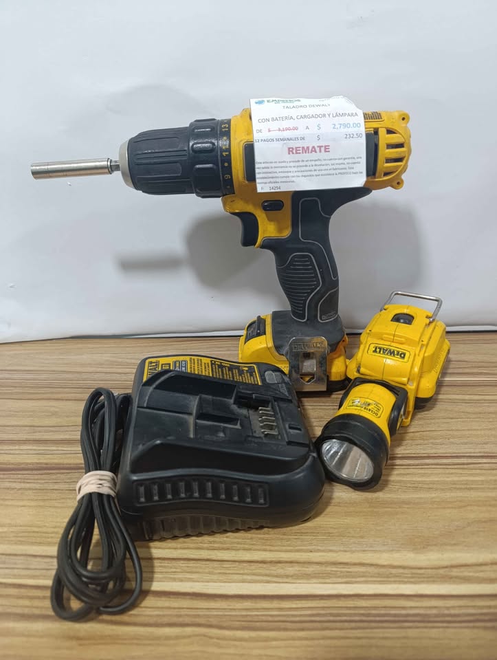 Taladro Dewalt con BaterĂa, Cargador y Lampara USADO