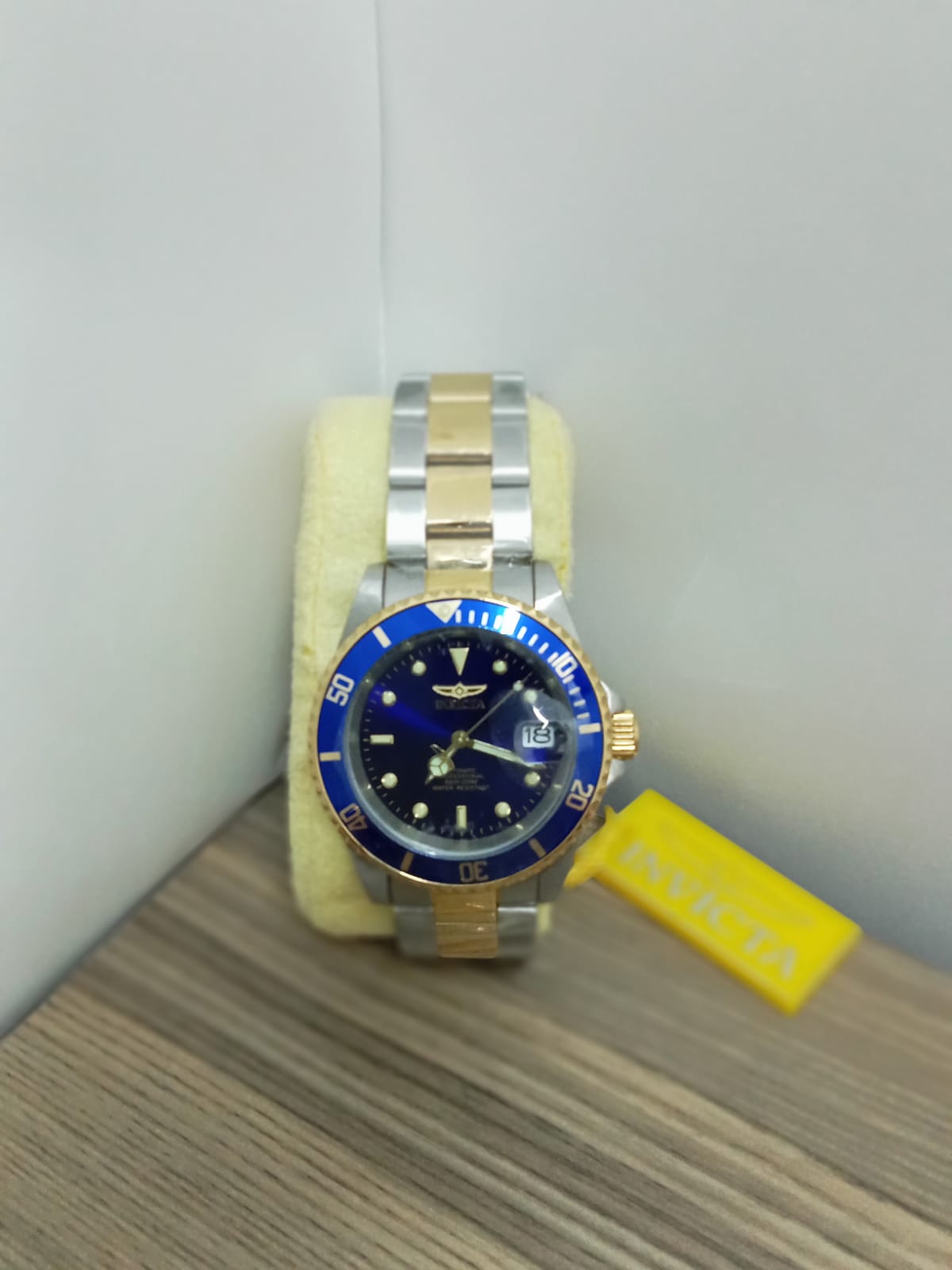 reloj invicta en caja