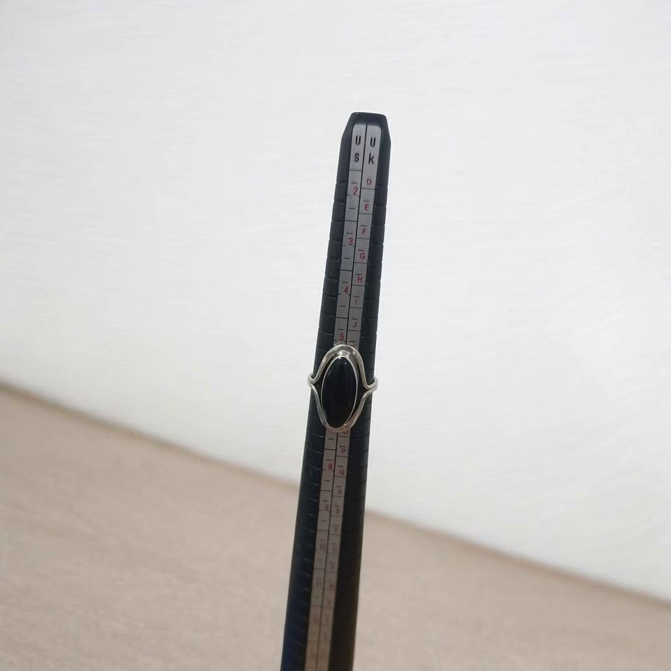 Plata anillo piedra negra ovalada.925 3.2g