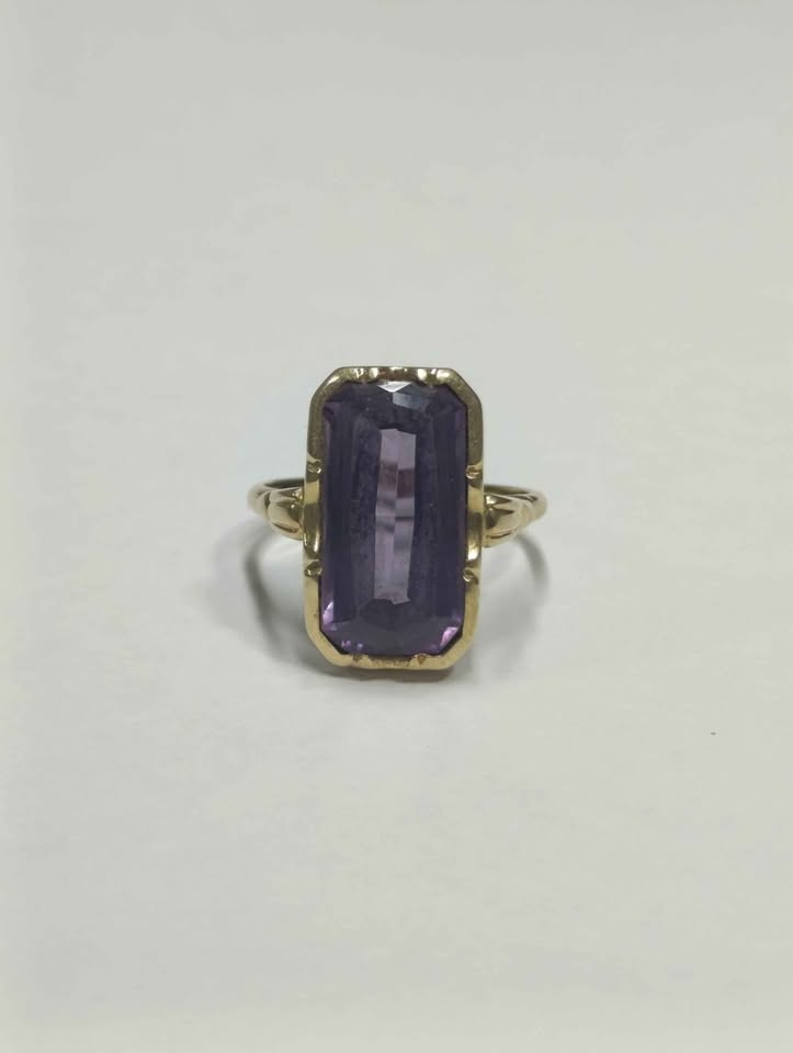 Oro anillo piedra morada 14k 4.4 gr