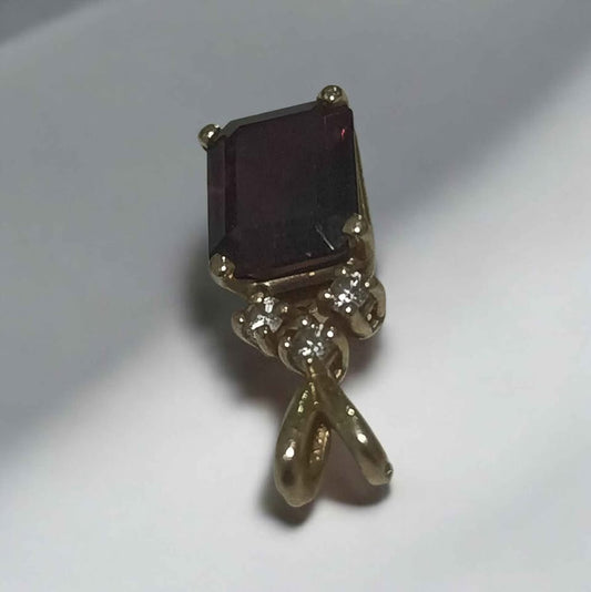 Oro Dije piedra roja 10k 1.8g