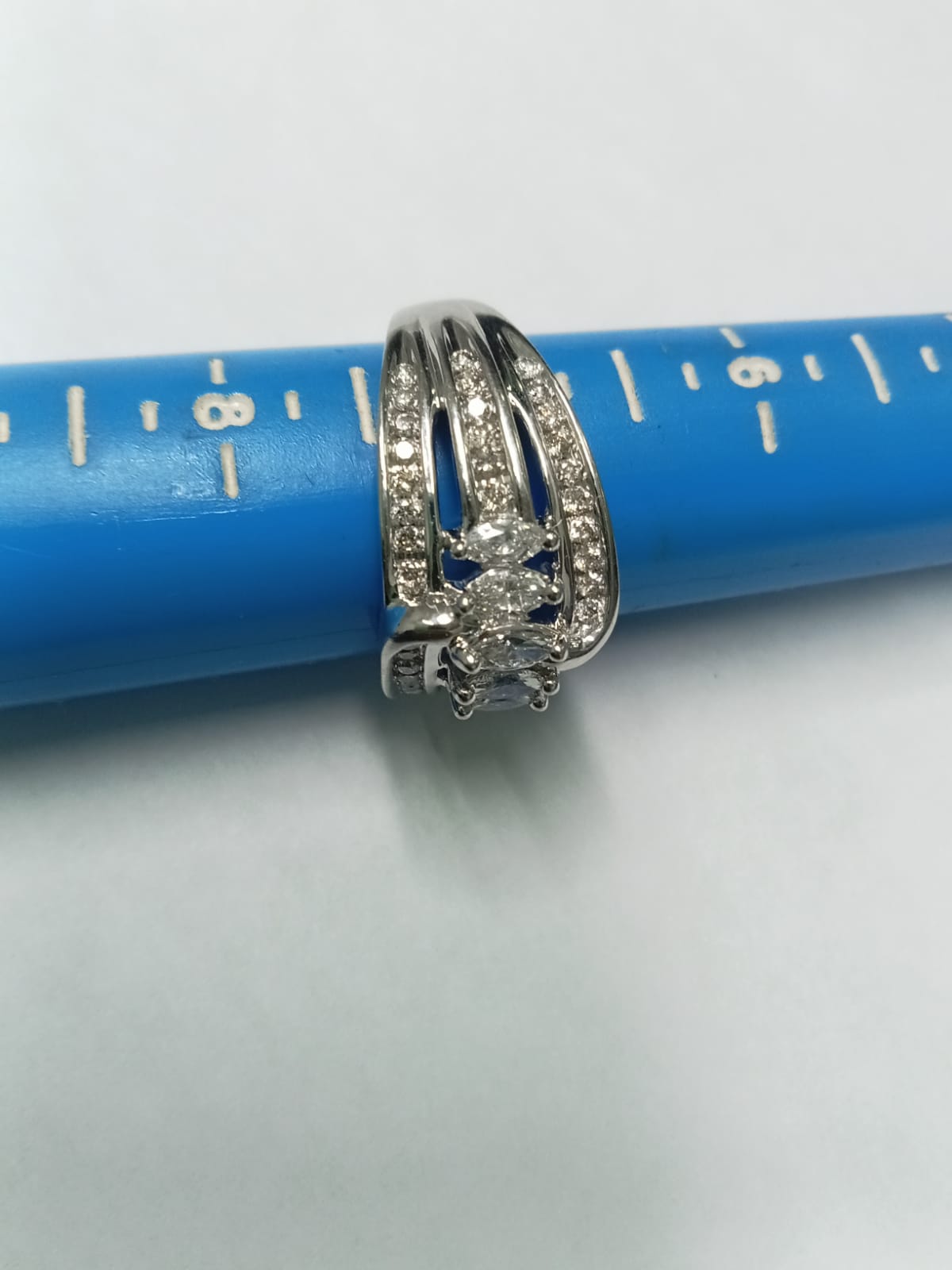 ✨ Anillo de Oro Blanco 14K con Piedras – Talla 7 ✨