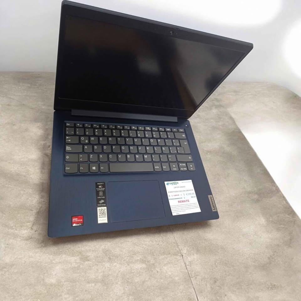 Laptop Lenovo 8 ram rysen 5 SSD con cargador