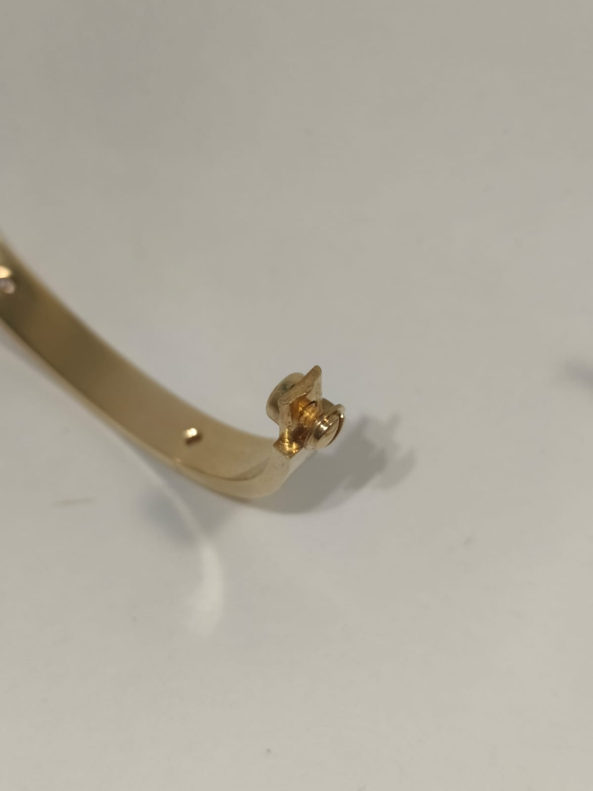 Pulsera Tipo Cartier en Oro de 18k con Piedritas – 31g 💛✨