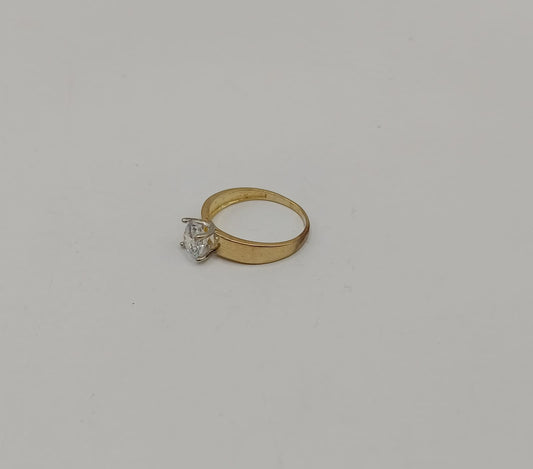 Anillo solitario ORO 10k peso 1.5gr, usado
