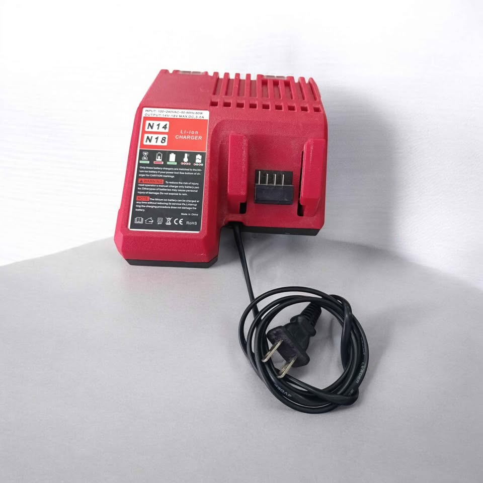 Herramienta kit de desarmador y taladro inalámbrico Milwaukee 2 pilas y cargador