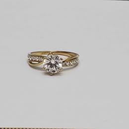 💍 ANILLO DE ORO DE 10 KILATES CON PESO DE 2.4 GRAMOS DEL NUMERO 7