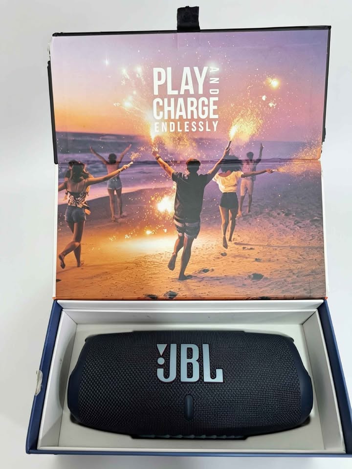 BOCINA JBL CHARGE 5 CON CAJA
