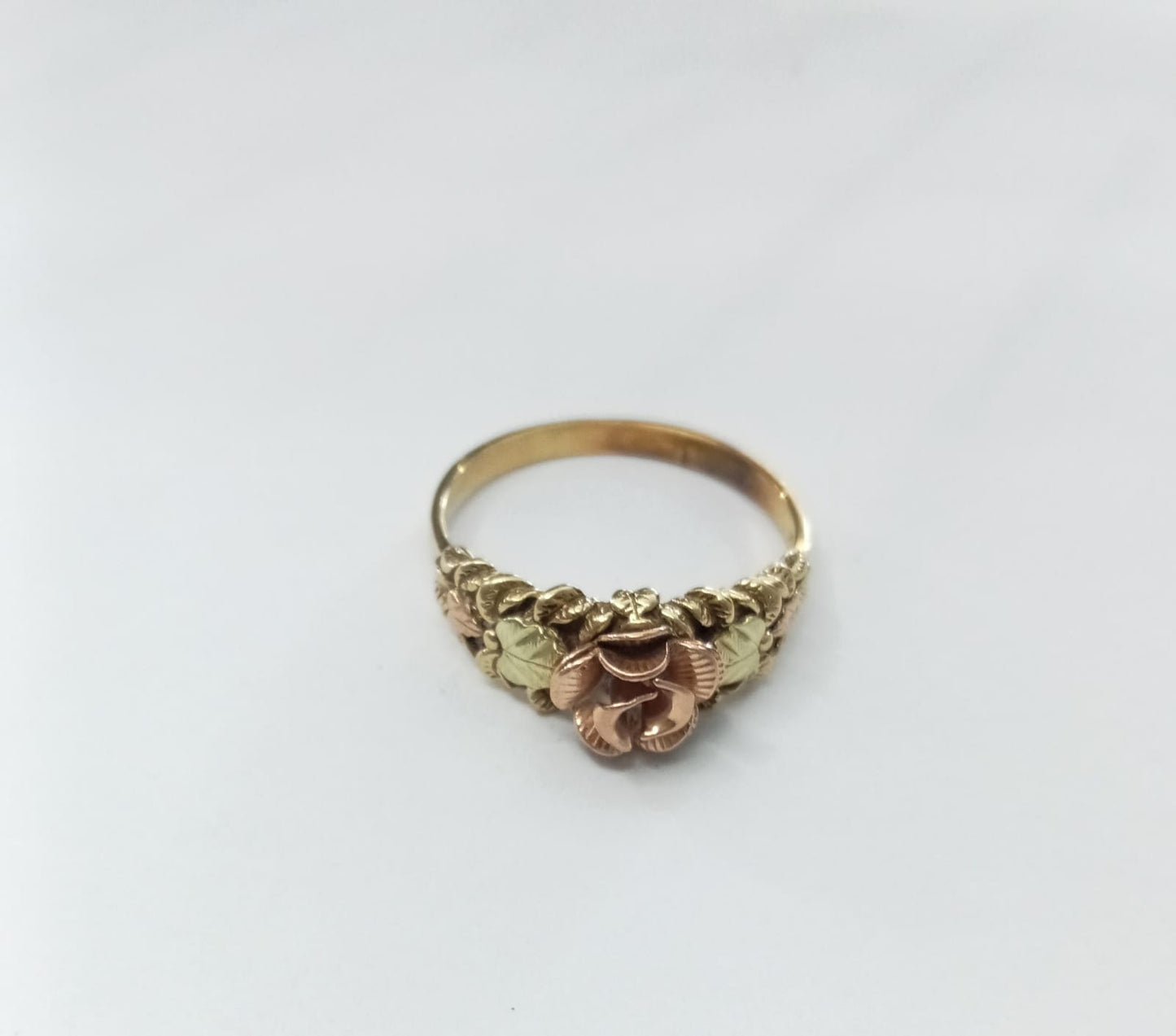 💍 Anillo con Rosa en Oro 10K – Talla 10