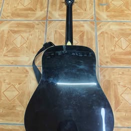 Guitarra Washburn con funda