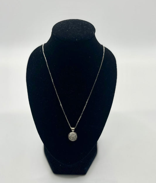 CADENA DE ORO BCO 14K TIPO CUBITOS CON DIJE SINTETICO 2.5 GR 23.5 CM