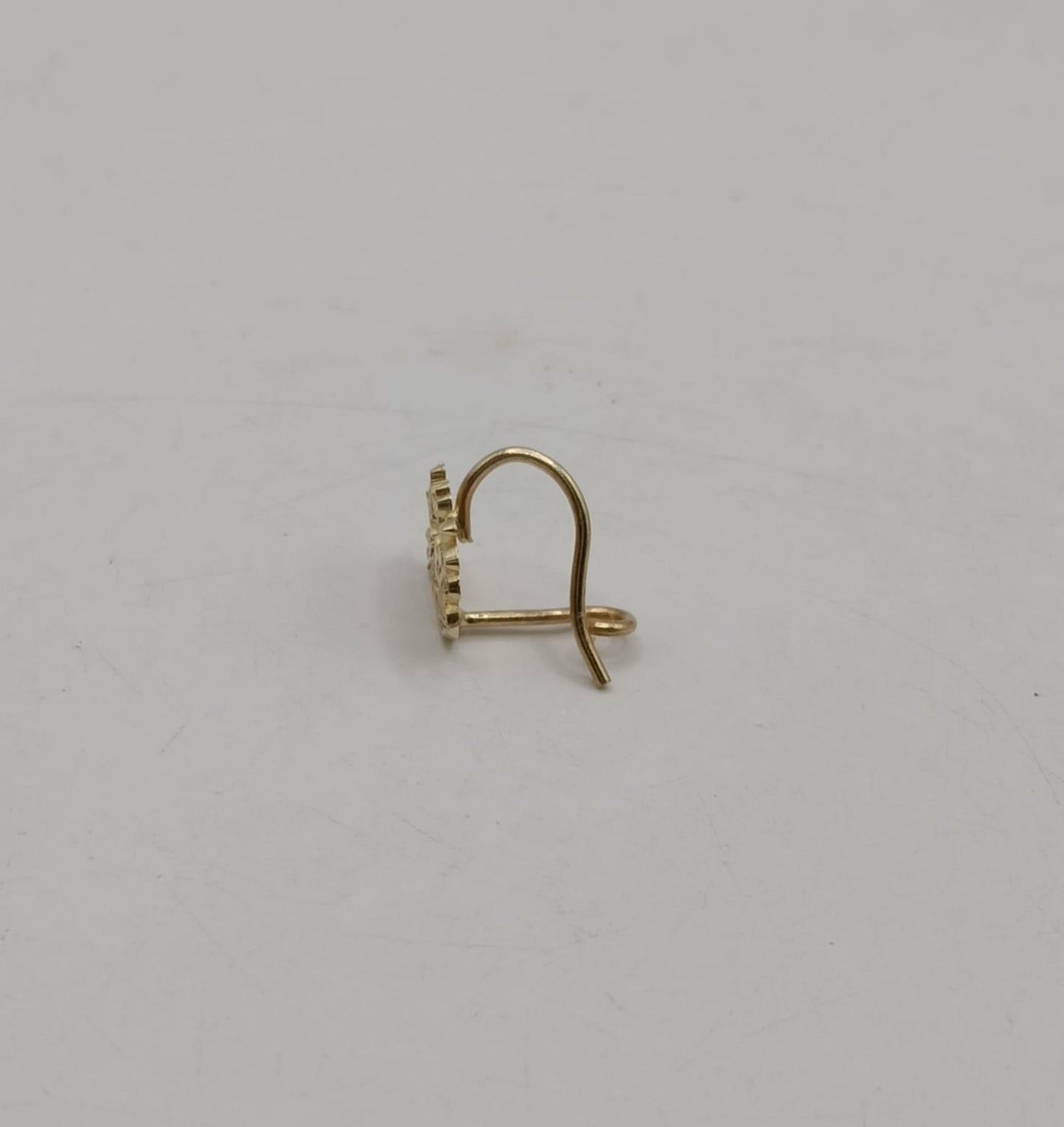 Aretes de carlitos ORO 10k peso 1.4gr, usado