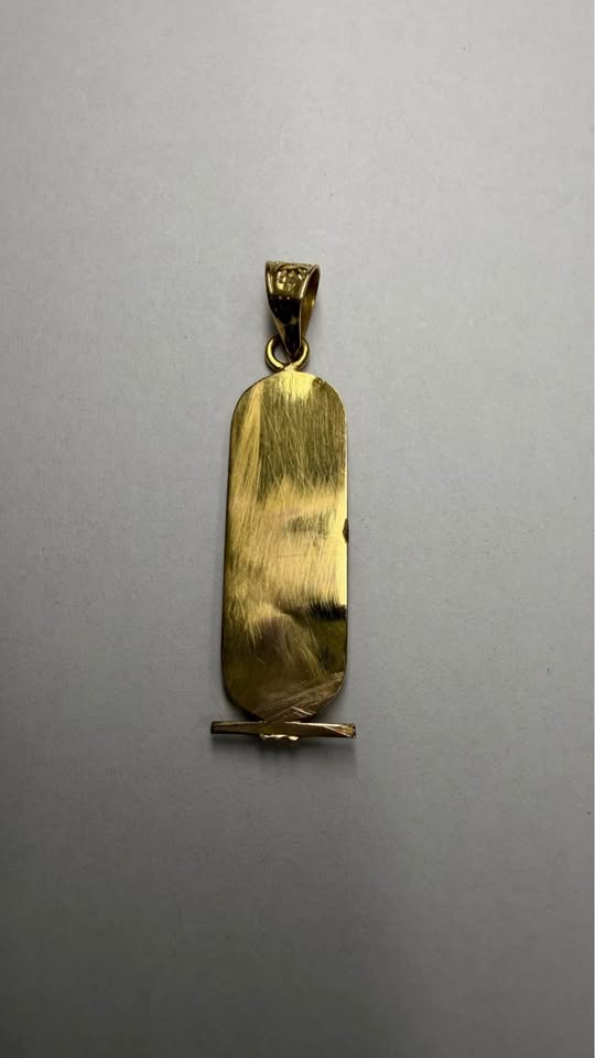 ✨ Dije de Oro 18K con diseño de jeroglíficos ✨