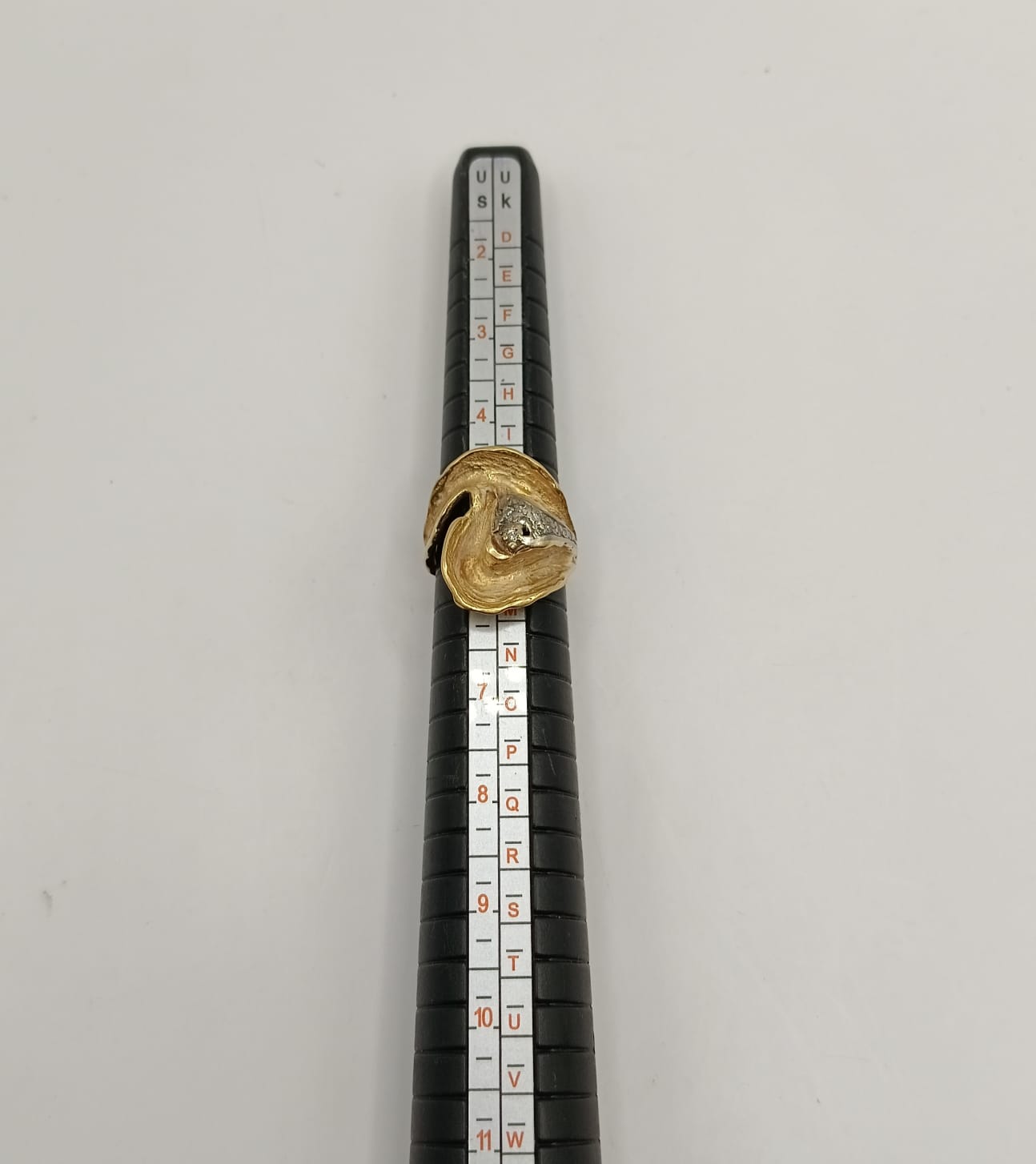 Anillo tipo concha ORO 18k peso 7.5gr, usado
