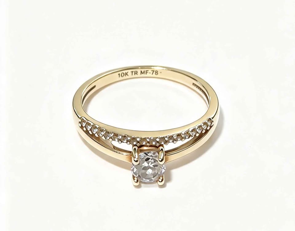 Oro anillo con zirconia #7 10k 1.5g