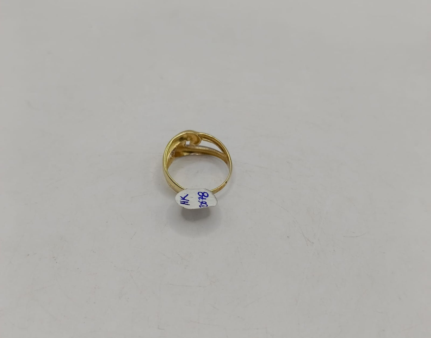 Anillo con diseño ORO 14k peso 2.9gr, usado