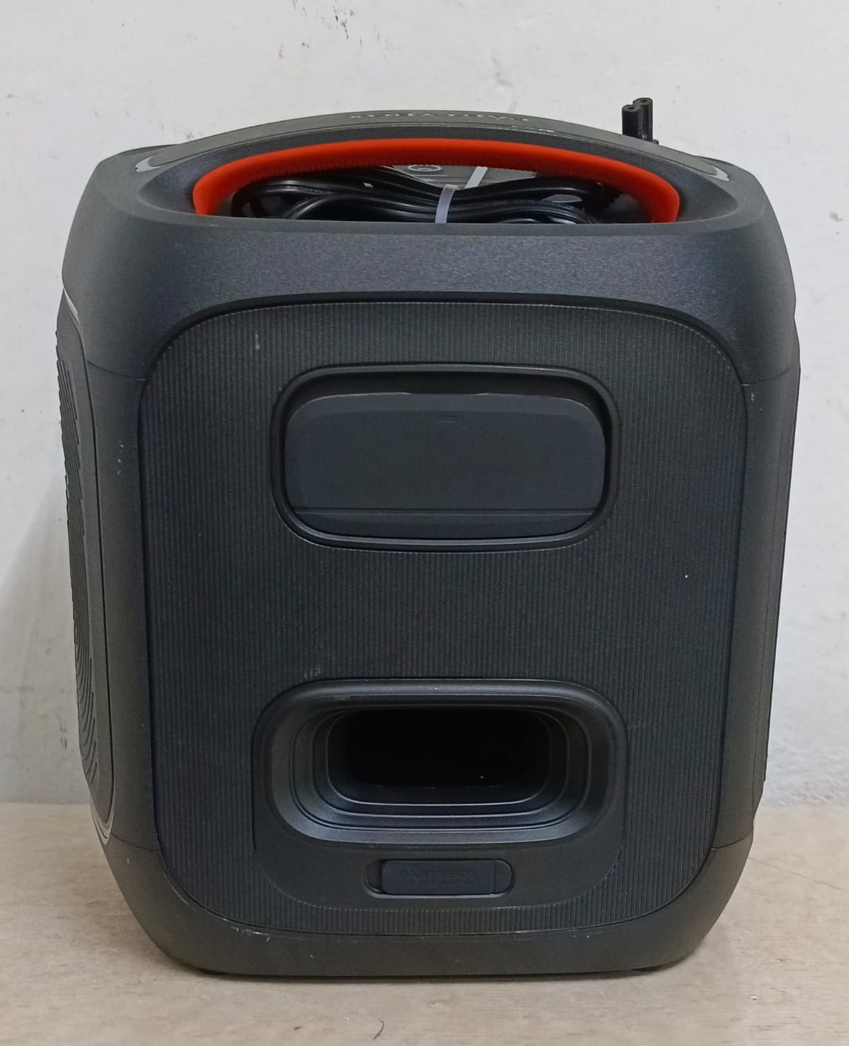 Bocina recargable JBL partybox, usado
