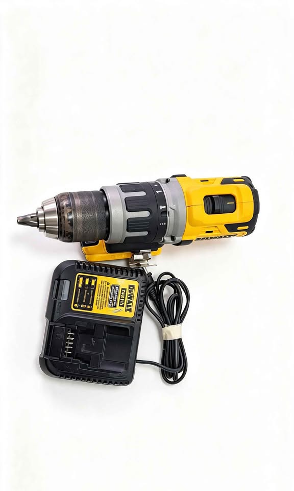 TALADRO PERCUTOR/ATORNILLADOR DEWALT DE 1/2" DCD796