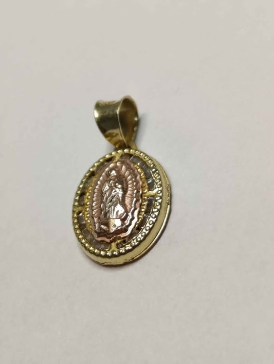 Oro medalla religiosa 10k 0.2g largo 1.5cm ancho 1cm USADA