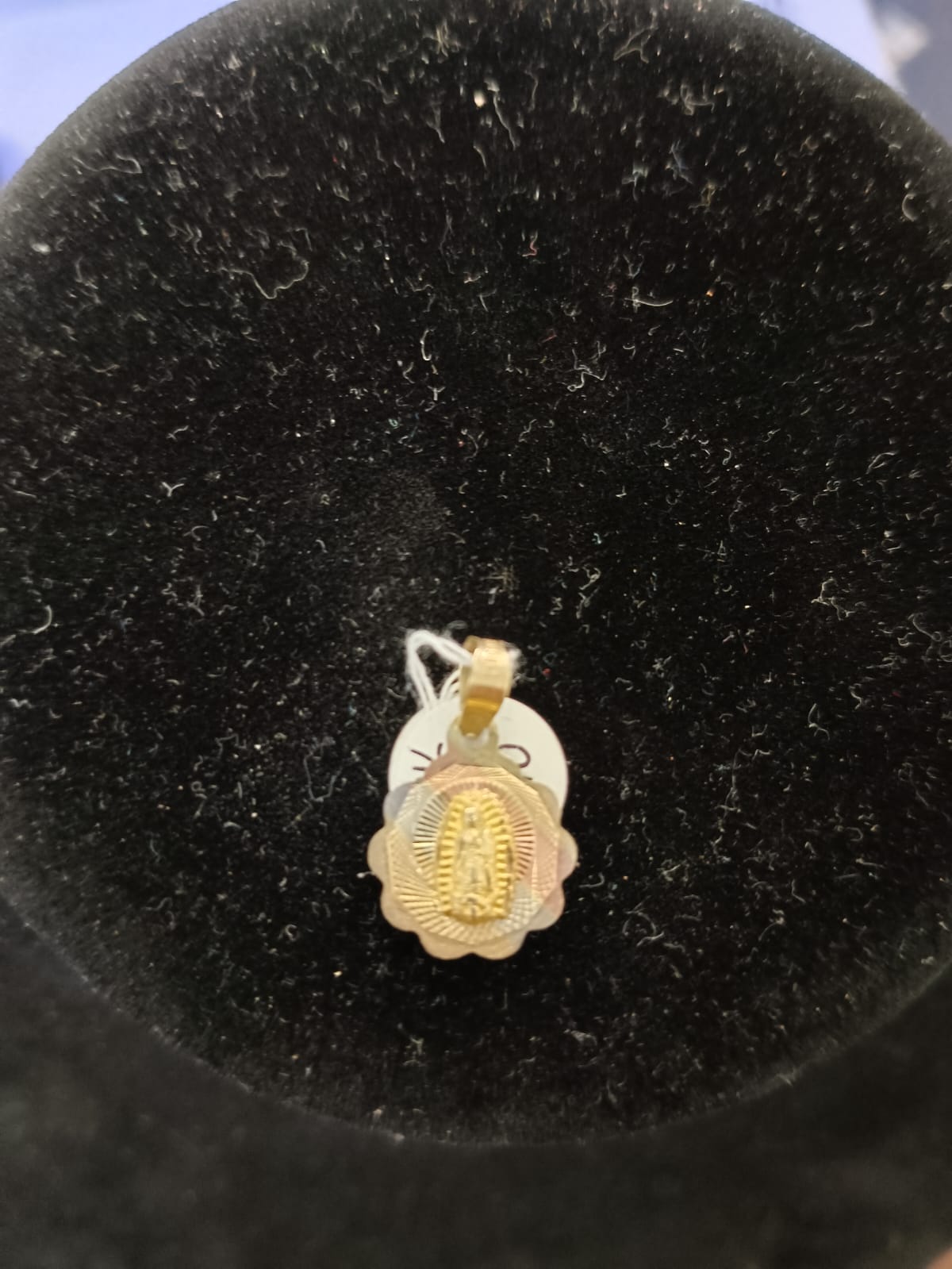 Dije religioso ORO 10K peso .8gr, usado