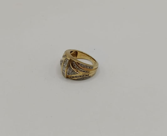 Anillo diseño especial con sinteticos ORO 18k peso 10.7gr, usado