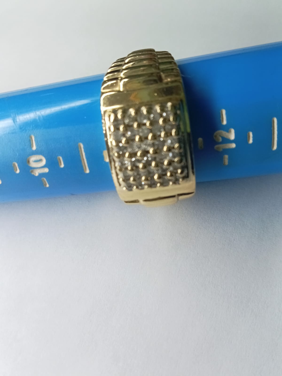 Anillo de Caballero en Oro 10k – Talla 11 con Múltiples Piedras Sintéticas
