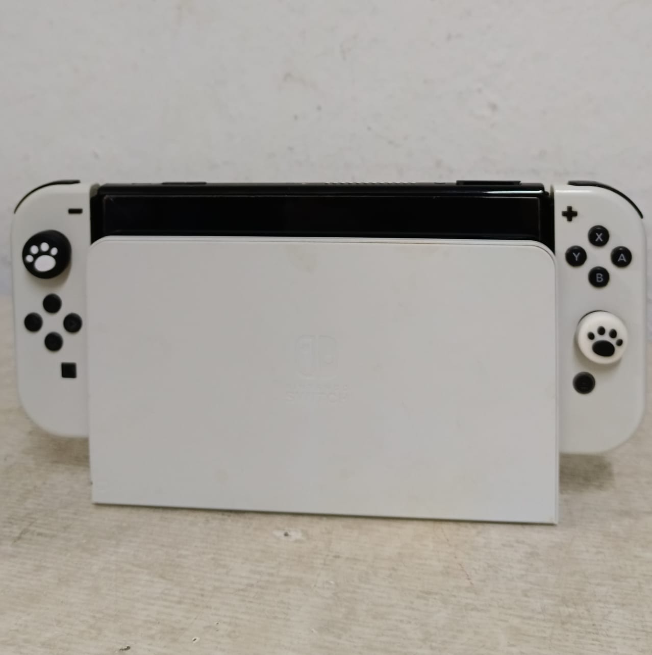CONSOLA DE VIDEOJUEGOS ( INTENDO SWITCH ) CON ESTUCHE 3 JUEGOS FISICOS Y SU BLOCK