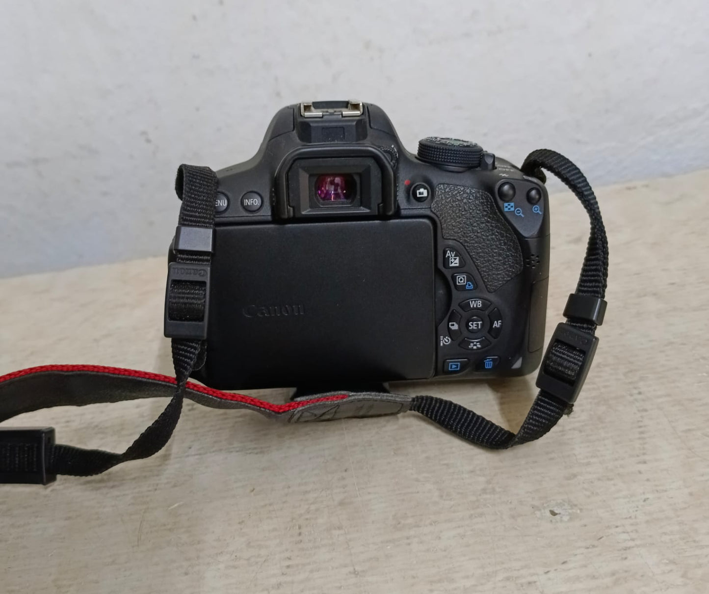 Camara profesional CANON rebel t5i, usado