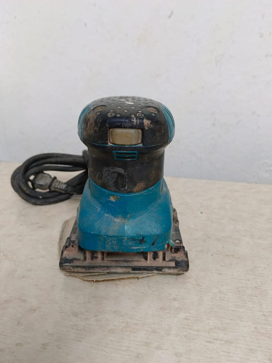 Lijadora de acabado Makita b04556, usada