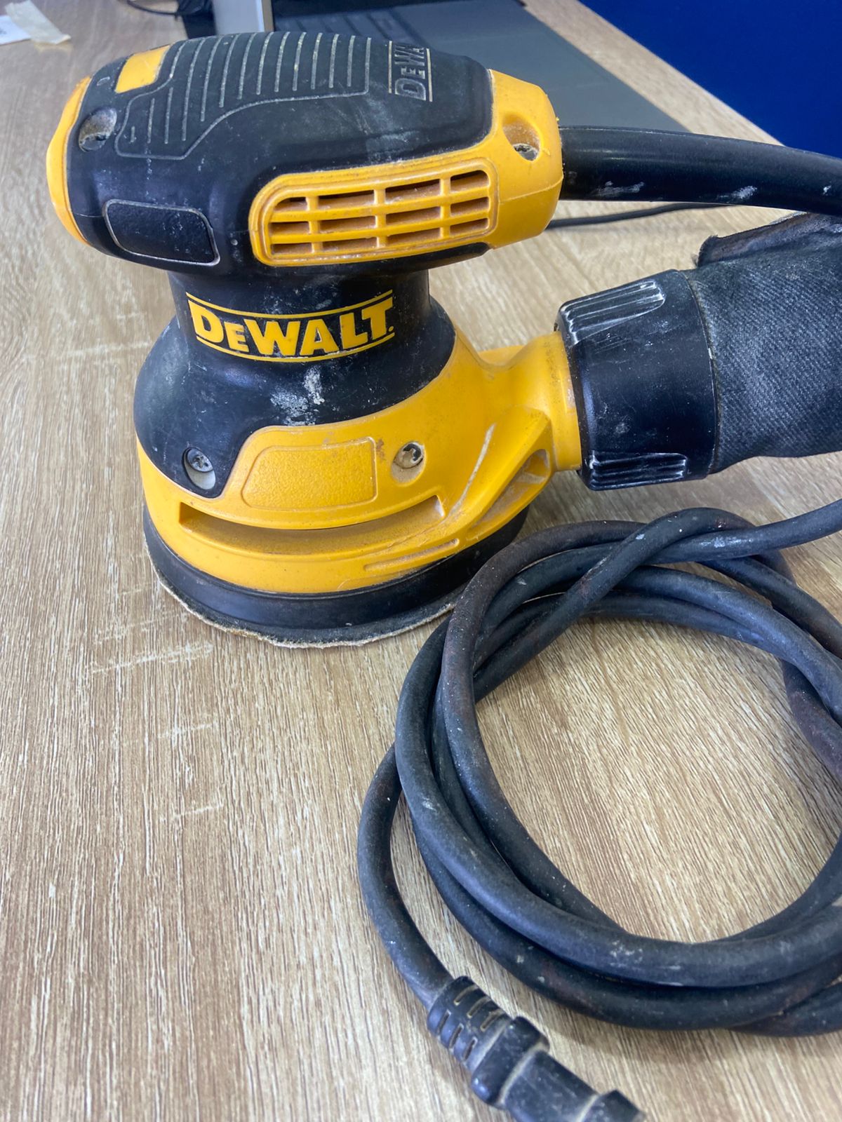 🛠️ Lijadora Orbital DEWALT – Seminueva 🛠️