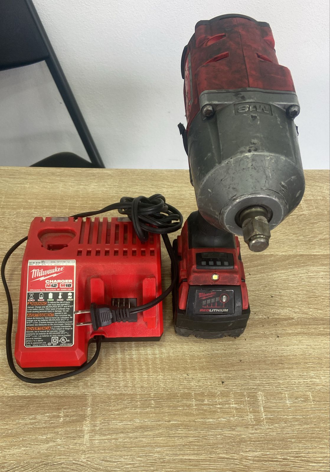 🔧 Atornillador de Impacto MILWAUKEE – Seminuevo 🔧