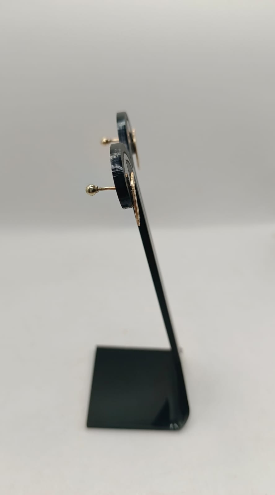 Aretes letra "c" ORO 8k peso 1.7gr, usado