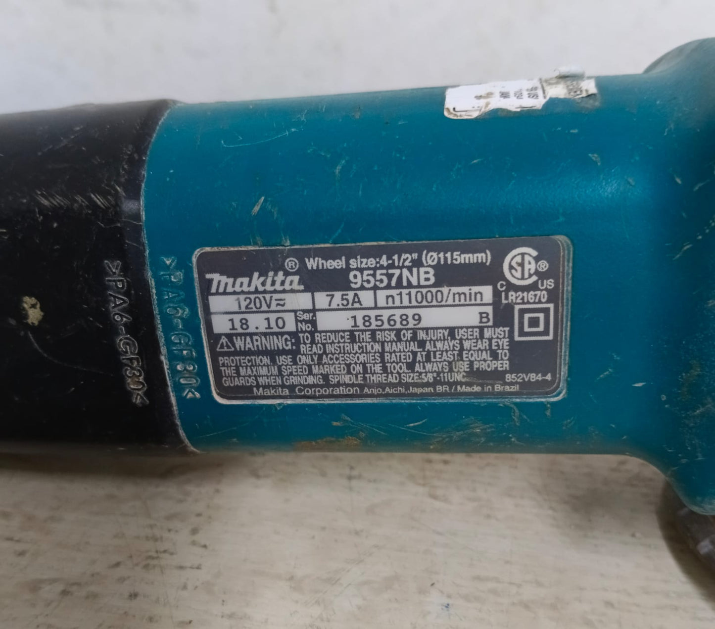 Mini esmeril Makita 9557nb con disco, usado