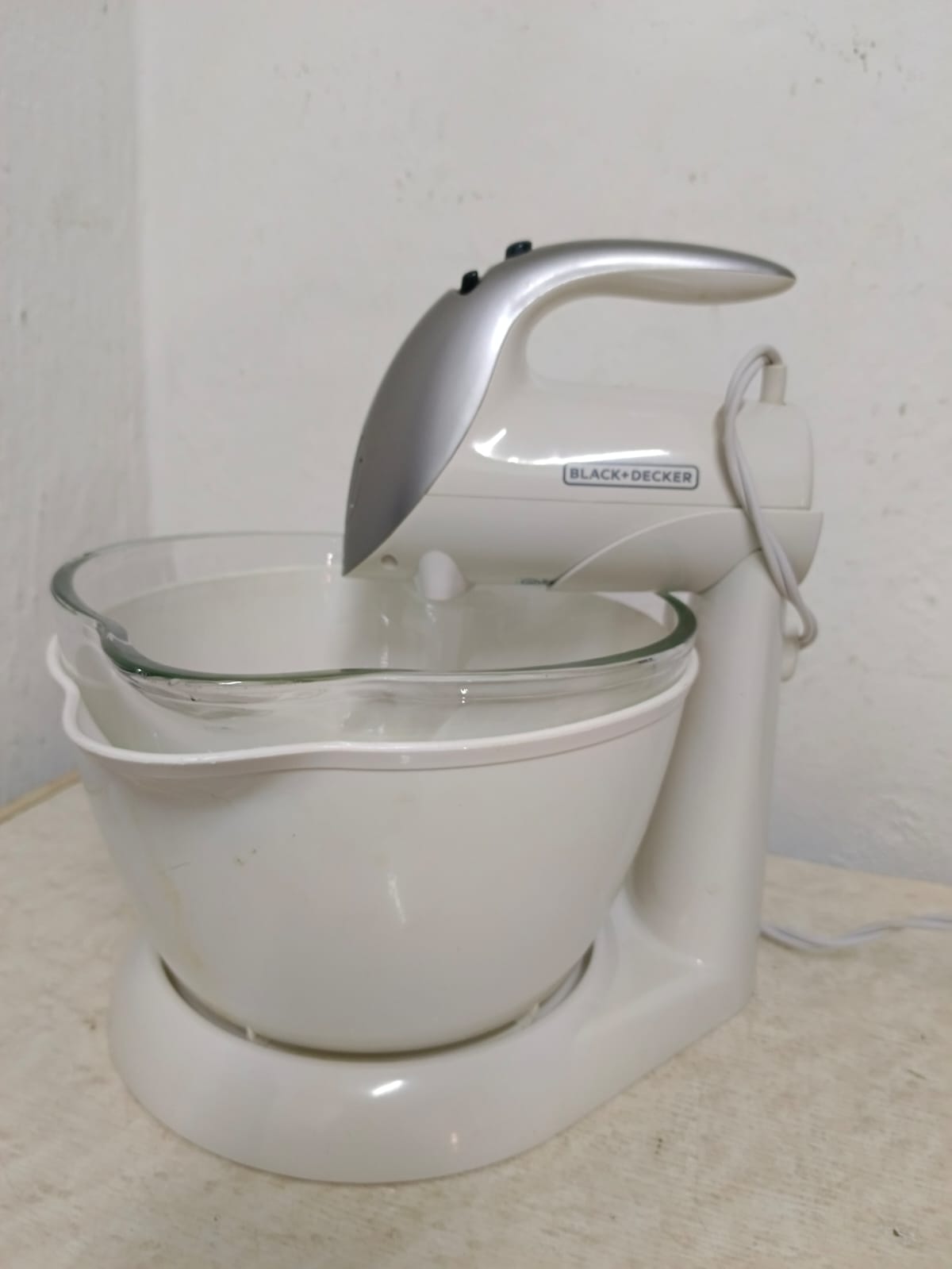 Batidor de Cocina Black & decker con accesorios, usado