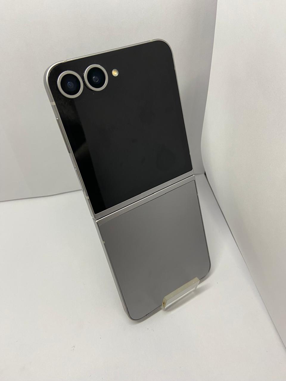📱 Samsung Galaxy Z Flip 6 – USADO 512GB 12 RAM