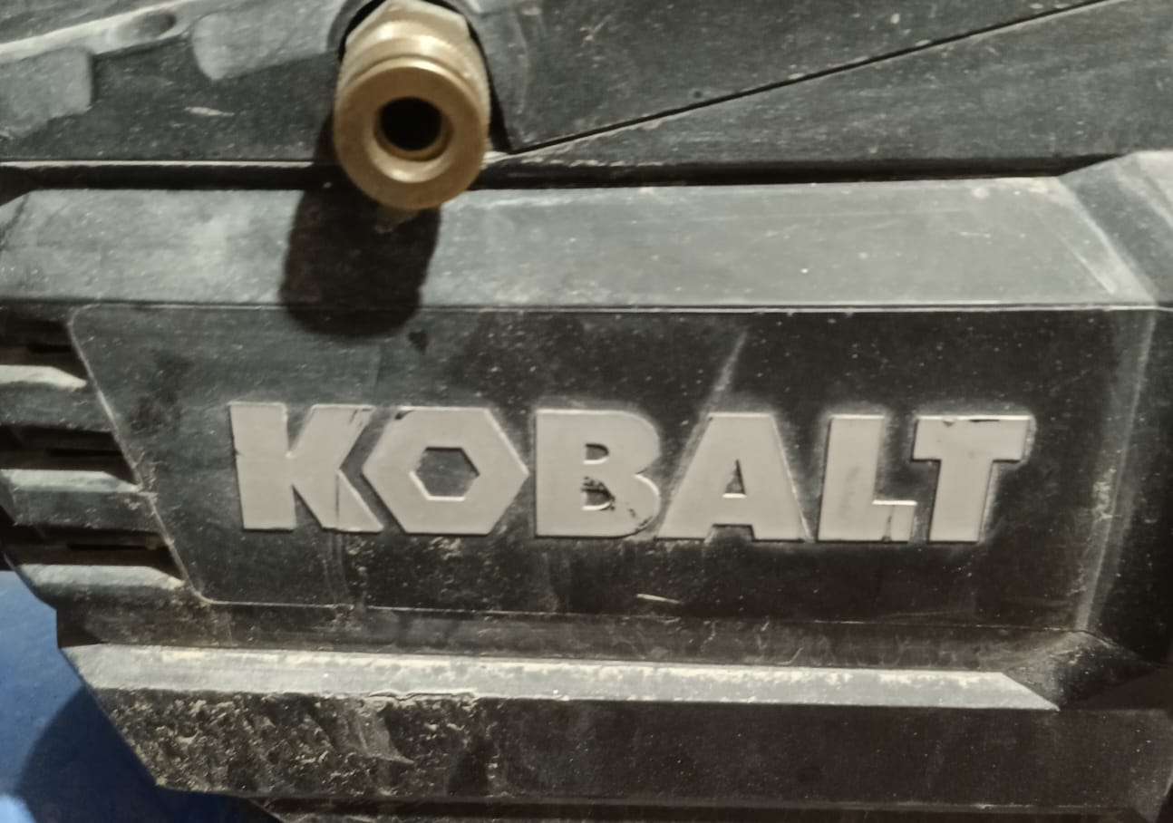 Compresor de aire 8 galones KOBALT, usado