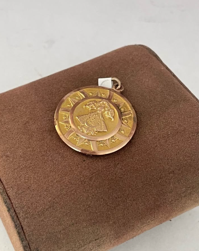 Dije de Virgen en Oro 10K 5.2gr