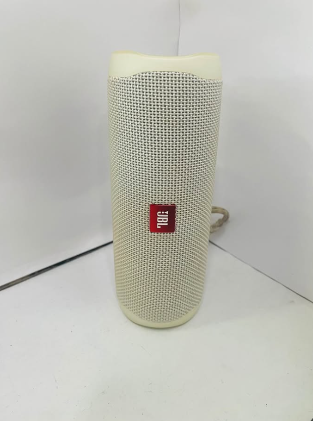 Bocina JBL Flip 5 – Potente y Portátil