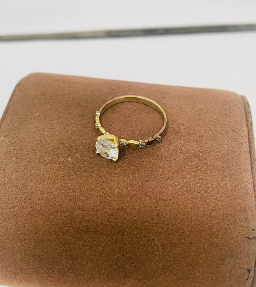 Anillo de Oro con Piedra 10k / 1.6gr / Talla #7