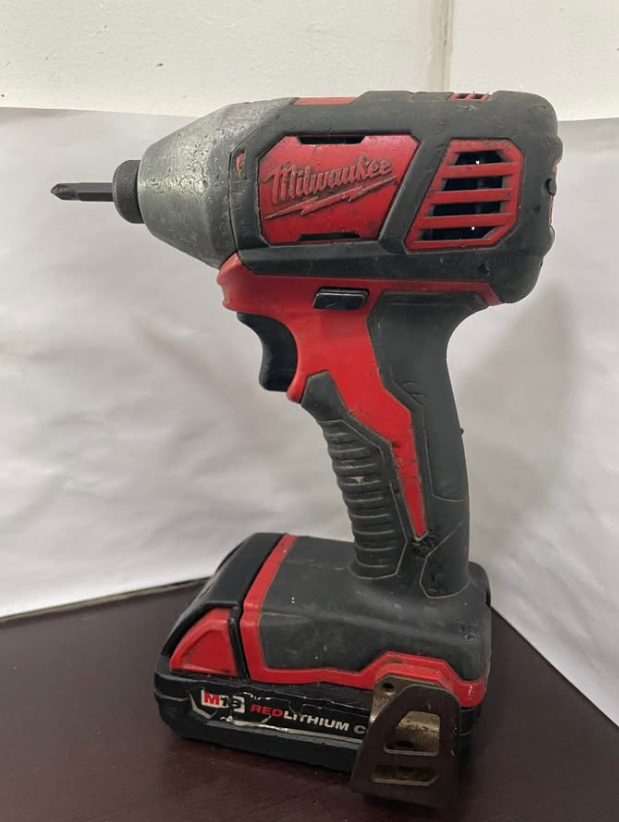 KIT DE TALADROS MILWAUKEE