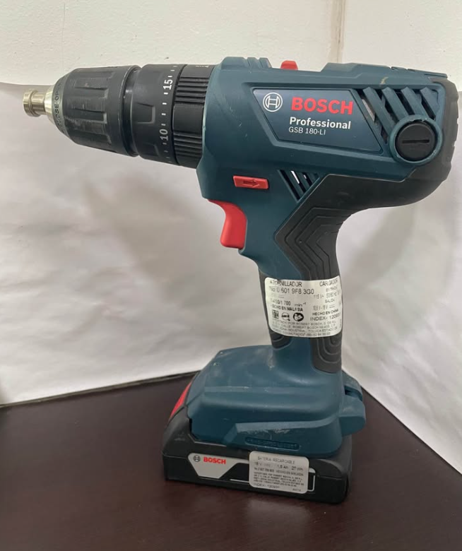 Taladro Bosch + 2 baterías y cargador