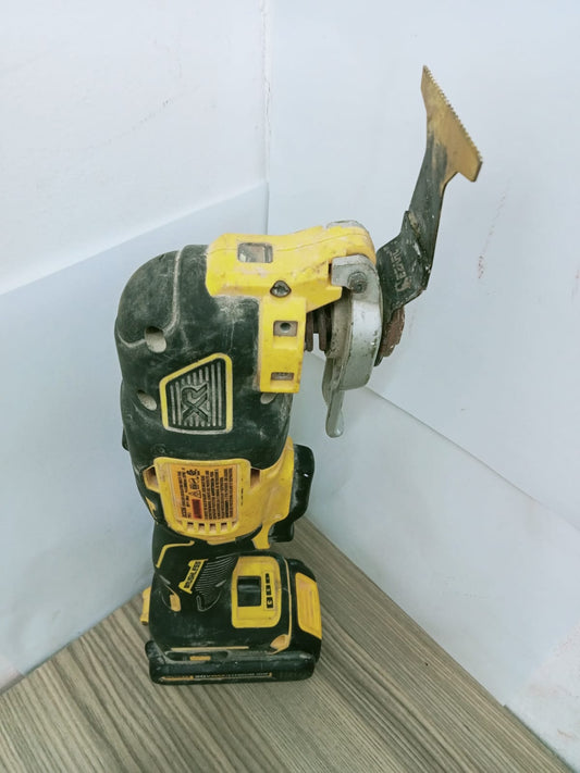 Multiherramienta Oscilante Inalámbrica 20v Máx Dewalt Dcs356-usada