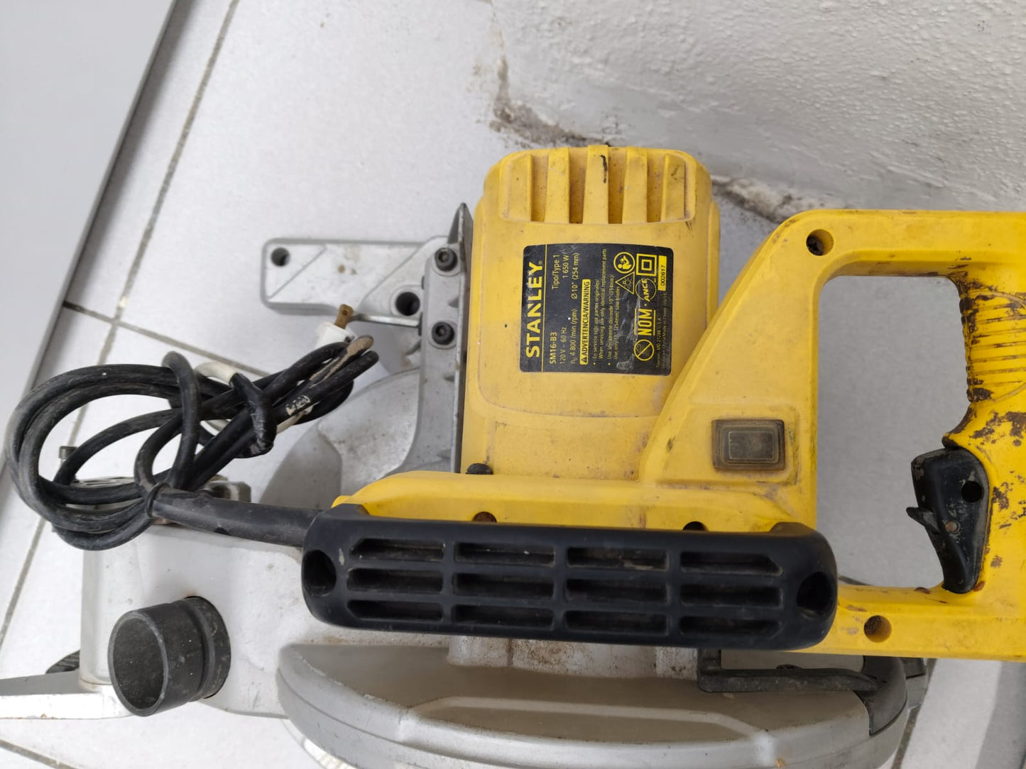 STANLEY Sierra de Inglete 10” 1650W SM16-B3 (Usada)