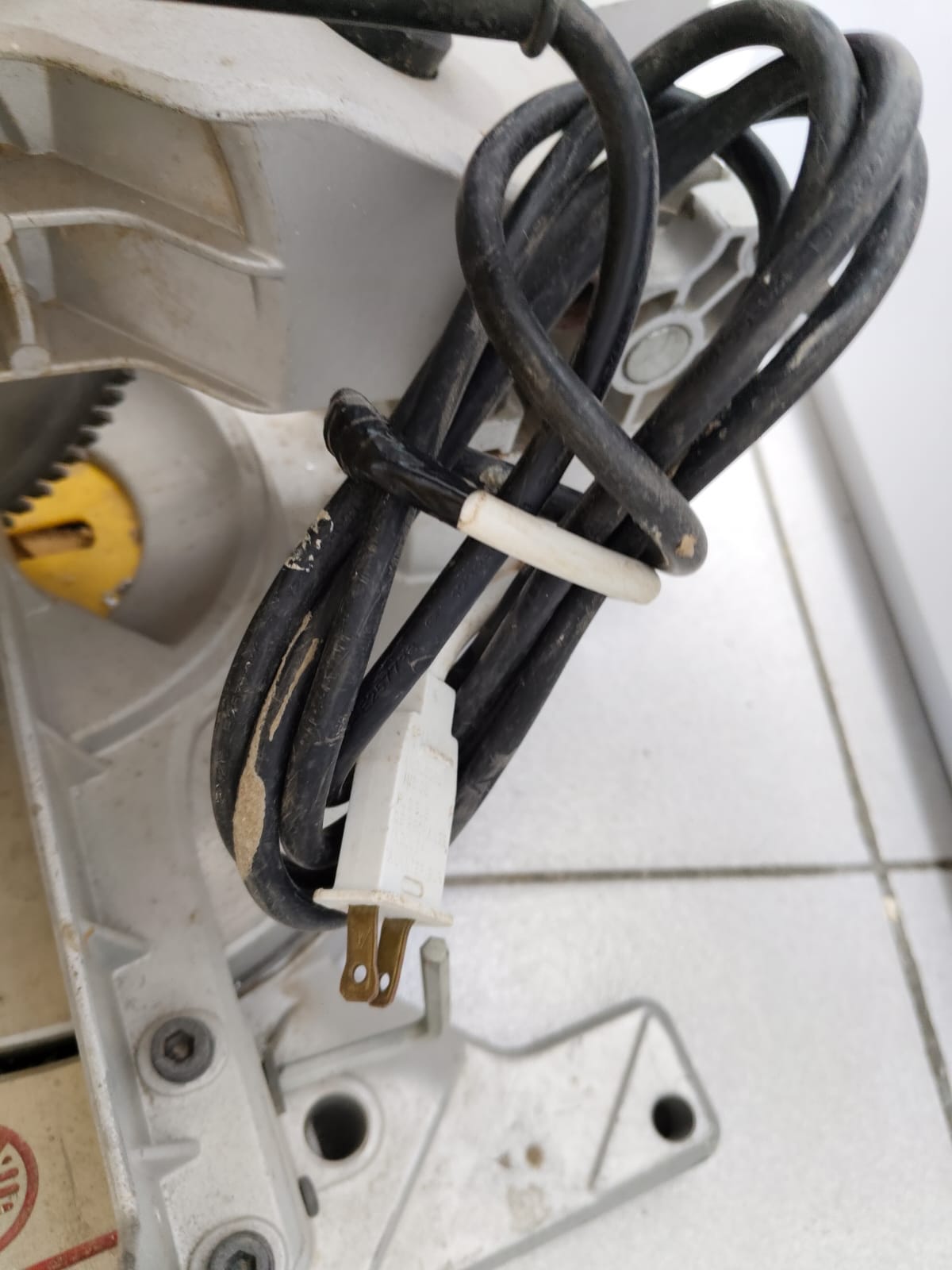 STANLEY Sierra de Inglete 10” 1650W SM16-B3 (Usada)