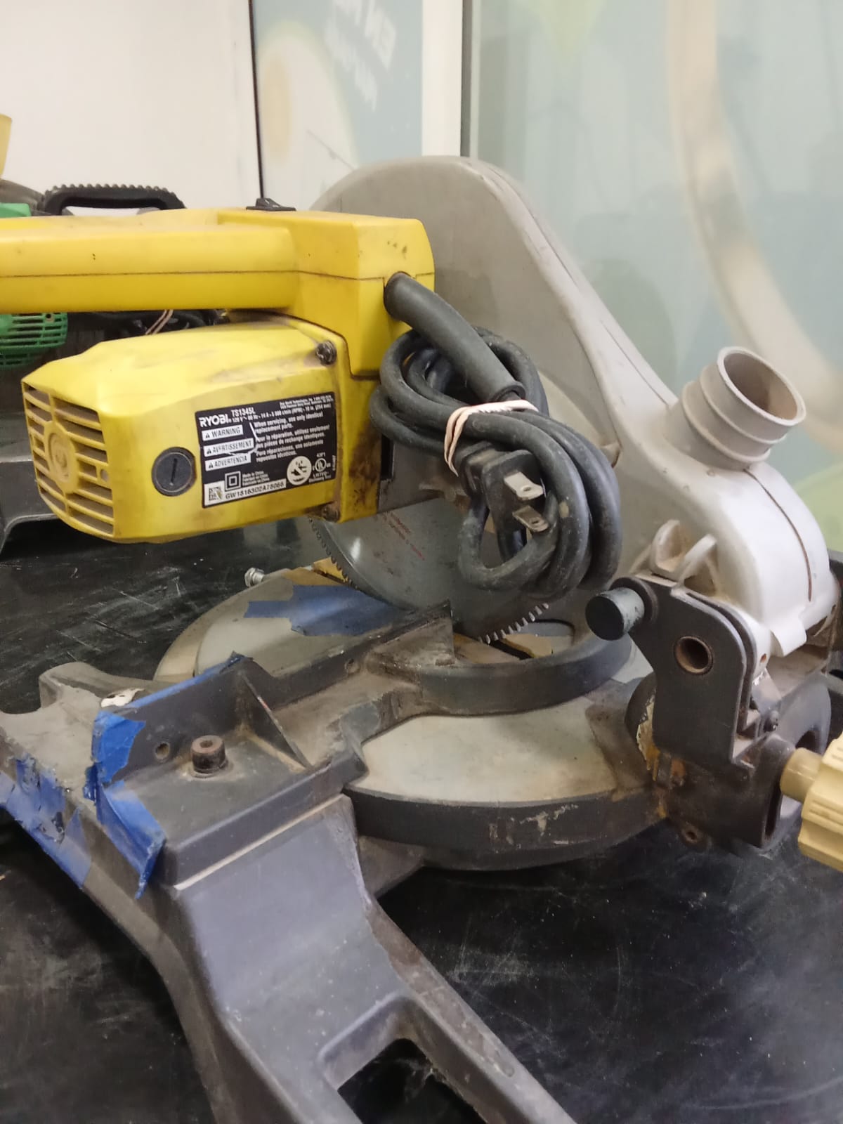 Sierra ingleteadora RYOBI-usado