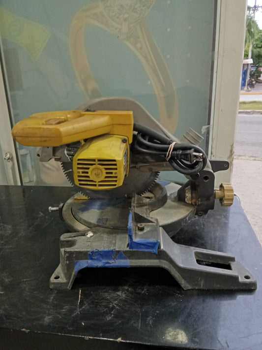 Sierra ingleteadora RYOBI-usado